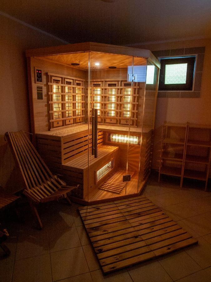 Holiday House Zarja - With Sauna And Hot Tub Bizeljsko ภายนอก รูปภาพ